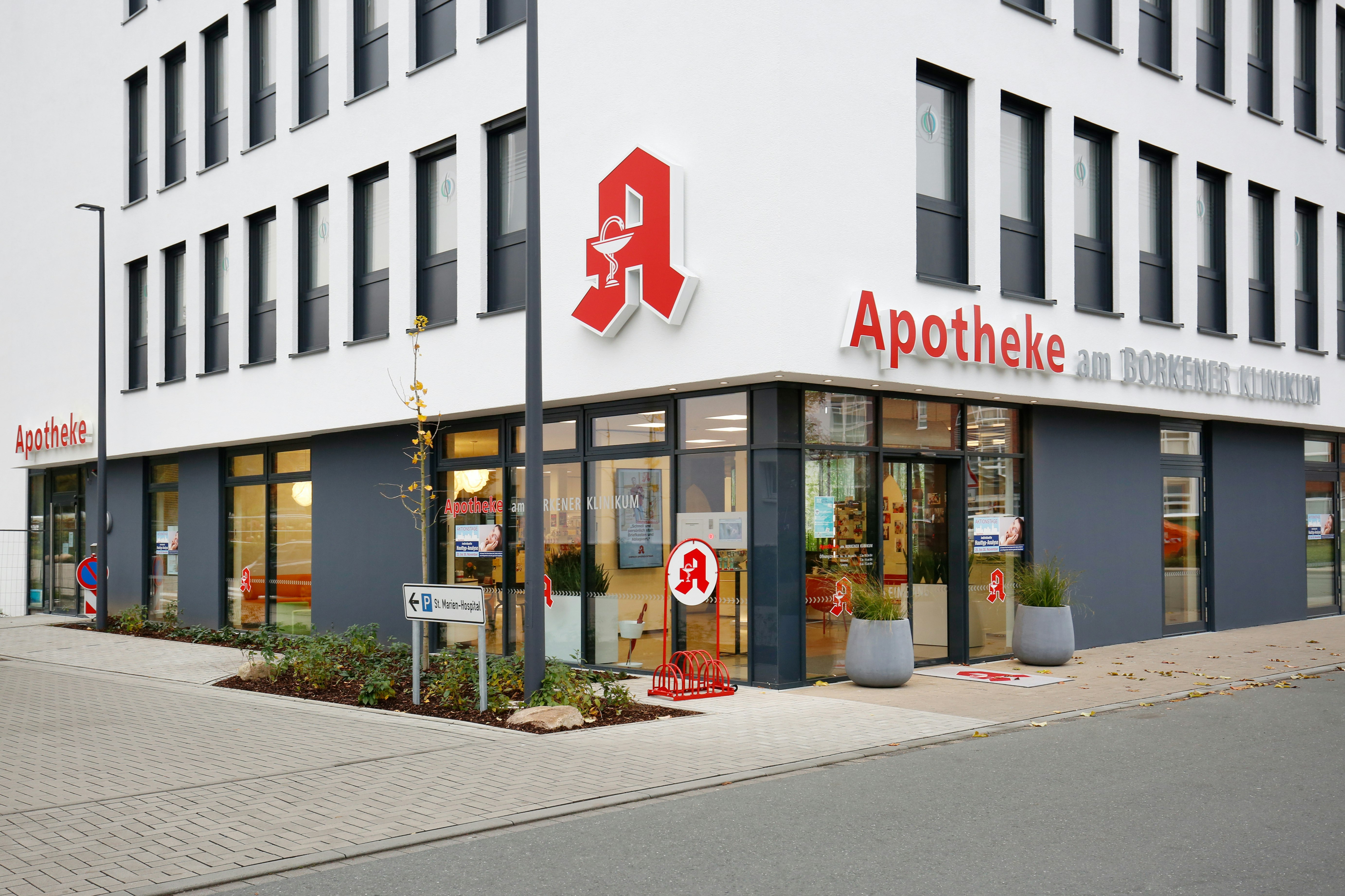 Apostore Kommissionierautomat Apotheke Overwiening Aussenansicht Apotheke